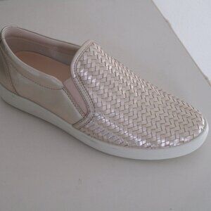 ECCO Womens Woven Gold Leather Casual Flat Loafer Shoe NWOB - Size 40